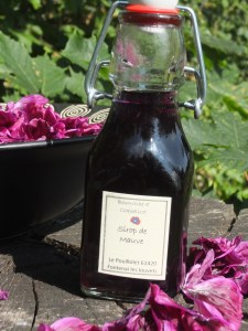 avec la grande mauve du jardin et la petite musquée des prés